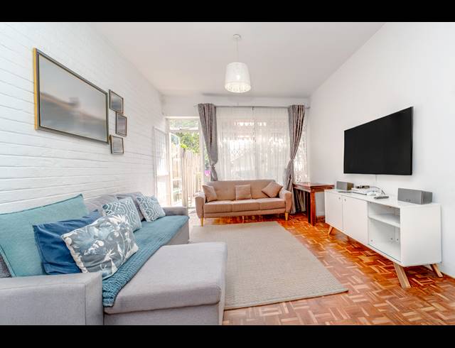 2 BEDROOM APARTMENT FOR SALE IN DARRENWOOD